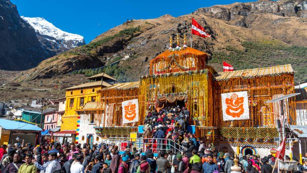 https://media.istockphoto.com/id/1439895542/photo/badrinath-dham-temple-dedicated-to-vishnu.jpg?s=612x612&w=0&k=20&c=7IV2hw0lWDaVSMLv8LITi0QwWwEL0jTmEtEvlmpeVPc=