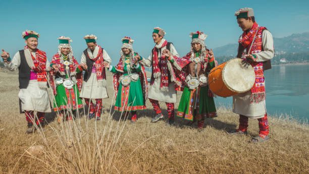 https://media.istockphoto.com/id/923623322/photo/group-of-kinnaur-tribal-people-dancing-together-in-a-group.jpg?s=612x612&w=0&k=20&c=8rsUjhGiy_Clxcy3PfX4APnysViPTp2jkXRNdAeqc8Y= 